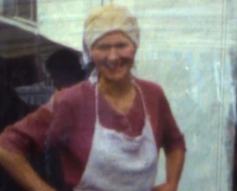 Růžový závoj ukrývající ideologii. wedLOCK tradWIFE