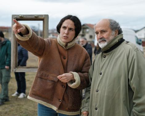 Za oponou se rodí samotný film. Oslí krása