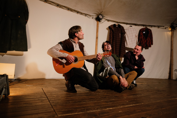 VOSTO5 uvádí: Stand´artní kabaret