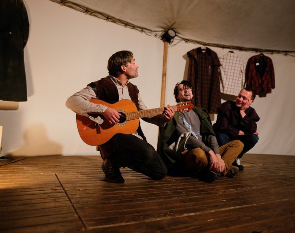 VOSTO5 uvádí: Stand´artní kabaret