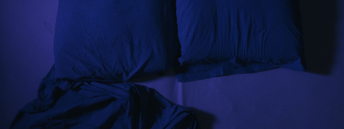 Modrá postel
