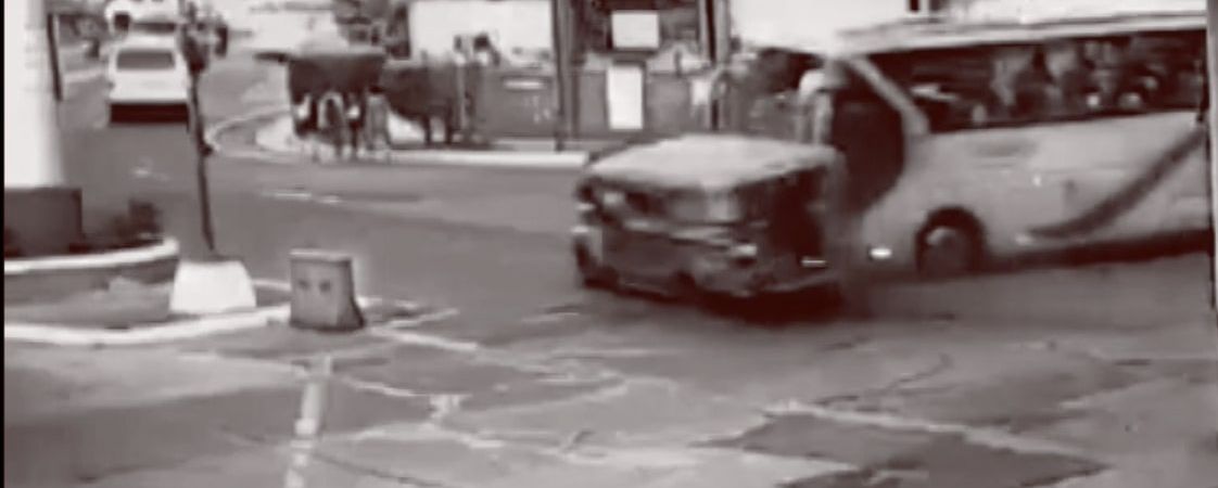 Jedu po Kalayaan Avenue a na ulici EDSA jsem měl nehodu
