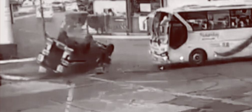 Jedu po Kalayaan Avenue a na ulici EDSA jsem měl nehodu