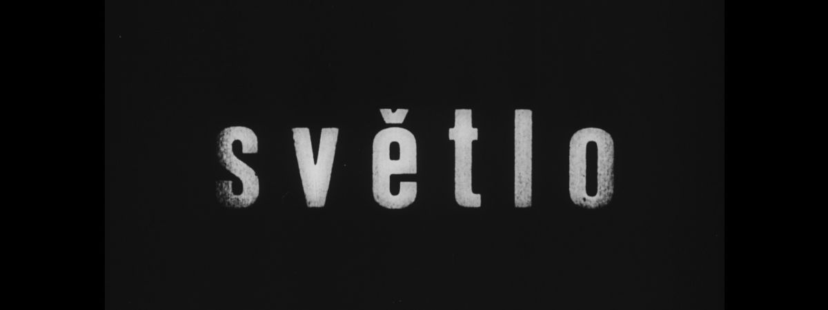 Světlo proniká tmou