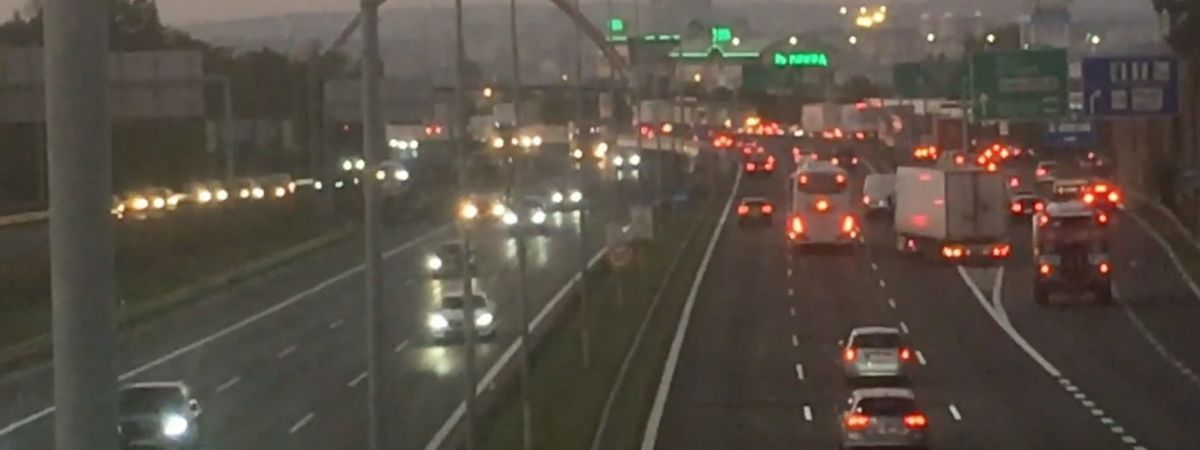 za jak dlouho začnou pejska pálit tlapičky když vystoupí na dálnici