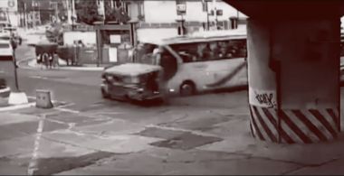 Jedu po Kalayaan Avenue a na ulici EDSA jsem měl nehodu