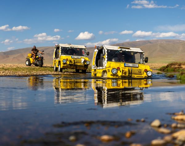 Žlutou žábou do země modrého nebe