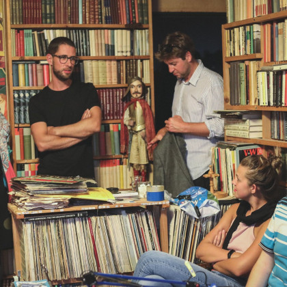 Kliknutím zvětšíte Komunismus a síť, aneb Konec zastupitelské demokracie | režie: Karel Vachek