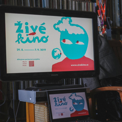 Kliknutím zvětšíte Komunismus a síť, aneb Konec zastupitelské demokracie | režie: Karel Vachek