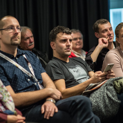 Kliknutím zvětšíte STŘEDNÍ EVROPA MEZI DVĚMA SVĚTY