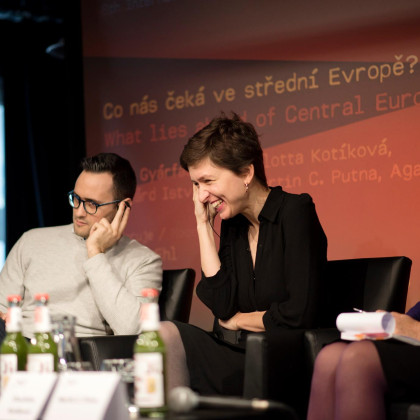 Kliknutím zvětšíte STŘEDNÍ EVROPA MEZI DVĚMA SVĚTY