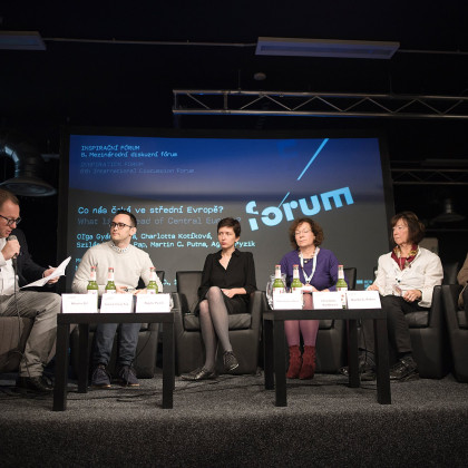 Kliknutím zvětšíte STŘEDNÍ EVROPA MEZI DVĚMA SVĚTY