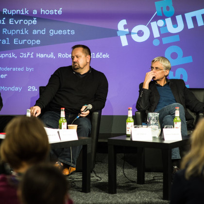 Kliknutím zvětšíte STŘEDNÍ EVROPA MEZI DVĚMA SVĚTY