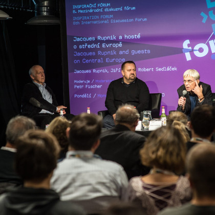 Kliknutím zvětšíte STŘEDNÍ EVROPA MEZI DVĚMA SVĚTY