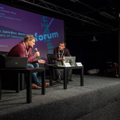 Kliknutím zvětšíte STŘEDNÍ EVROPA MEZI DVĚMA SVĚTY