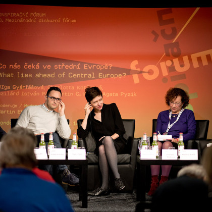 Kliknutím zvětšíte STŘEDNÍ EVROPA MEZI DVĚMA SVĚTY