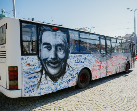 Kliknutím zvětšíte