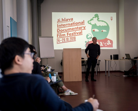 Kliknutím zvětšíte