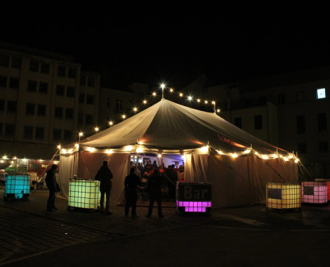 Kliknutím zvětšíte