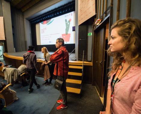 Kliknutím zvětšíte