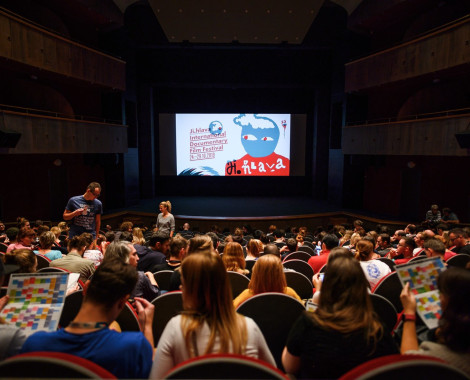 Kliknutím zvětšíte