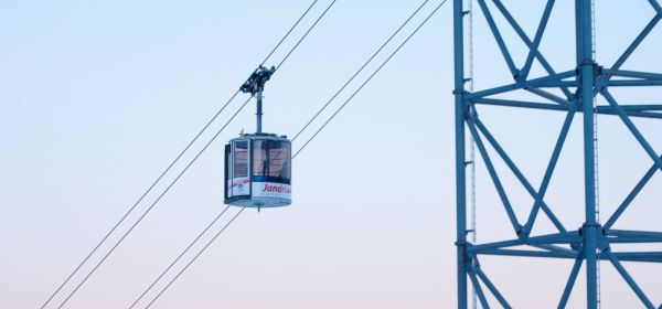 Le pylône et le lac